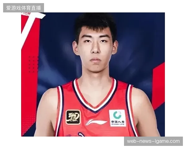徐昕镇守广州队内线禁区，其个人防守数据亮眼但球队整体防守效率仍待提升